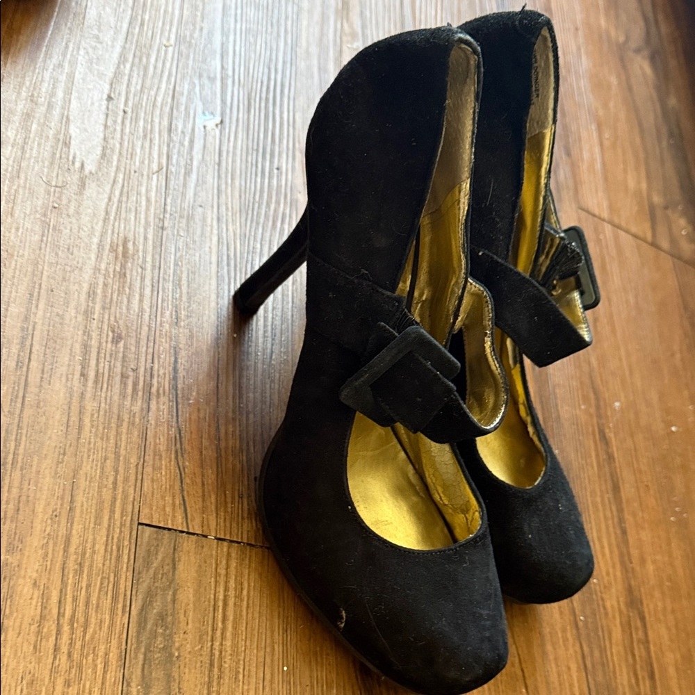 Nine West Black Suede Heels with Bow Accent